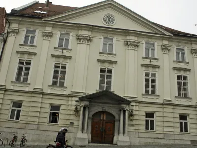 ﻿- Znanstvenoraziskovalni center SAZU - Slovenska akademija znanosti in umetnosti - avtonomna ustanova znanstvenikov in umetnikov - Novi trg 2 - stavba    //FOTO: Bojan Velikonja