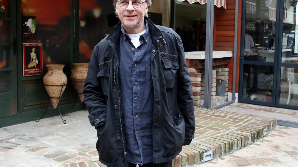 23. novembar 2015, Beograd - Konferencija za medije povodom filma "Smrdljiva bajka" odrzana u bioskopu Roda na Banovom brdu. Žarko Lau&scaron;ević. Photo: Antonio Ahel.<br>bioskop, film, novi film, smrdljiva bajka, roda bioskop, zarko lausevic, jelena djokic, premijera filma, novi film Photo: Antonio Ahel/PIXSELL