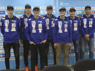 - 16.11.2023 – Smučarska zveza Slovenije (SZS) - moška reprezentanca v smučarskih skokih pred začetkom sezone svetovnega pokala //FOTO: Luka Cjuha