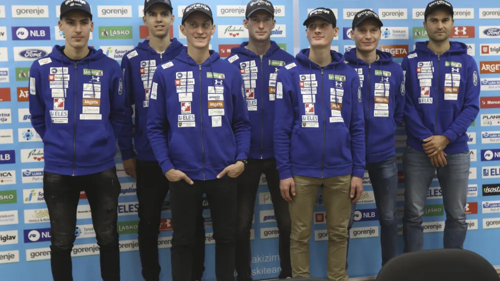 - 16.11.2023 – Smučarska zveza Slovenije (SZS) - moška reprezentanca v smučarskih skokih pred začetkom sezone svetovnega pokala //FOTO: Luka Cjuha