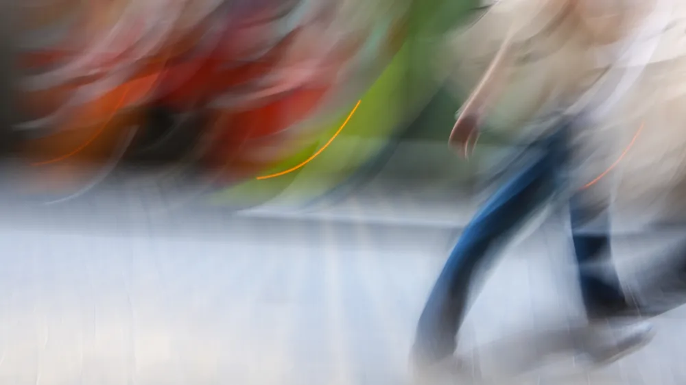 - simbolična fotografija - pe&scaron;ci<br><br><br>- 02.09.2015 - Slovenska cesta, delovanje prometa po sistemu delitve med udečleženci.foto: Bojan Velikonja