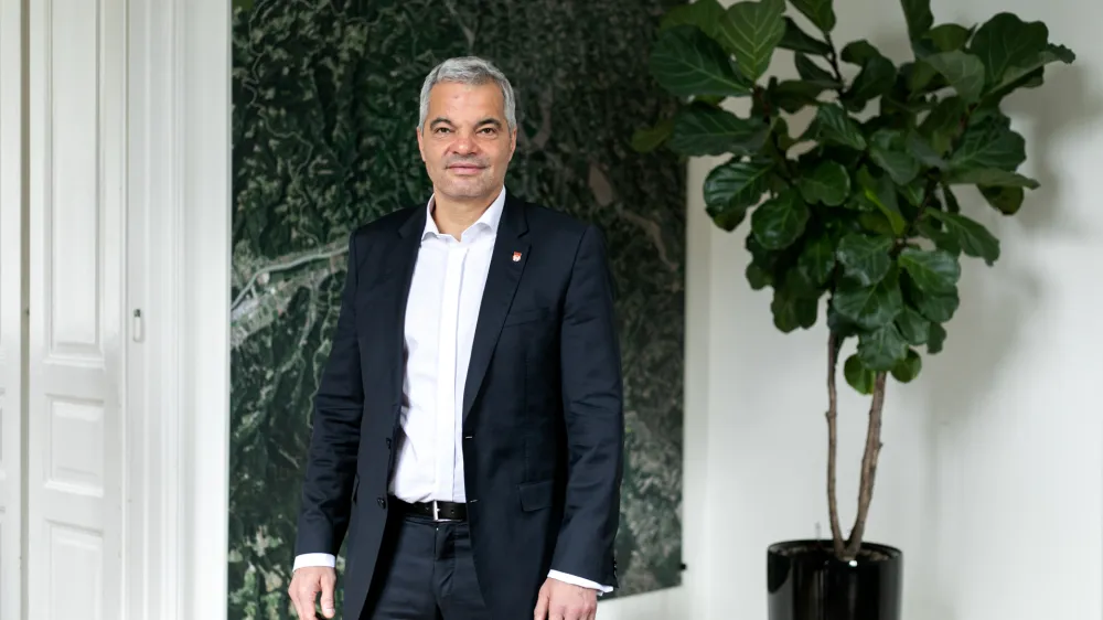 - 04.03.2020 - Sa&scaron;a Arsenovič, podjetnik, politik in pravnik &ndash; župan Mestne občine Maribor od 19. decembra 2018 //FOTO: Matjaž Ru&scaron;tOPOMBA: INTERVJU ZA OBJEKTIV 2020