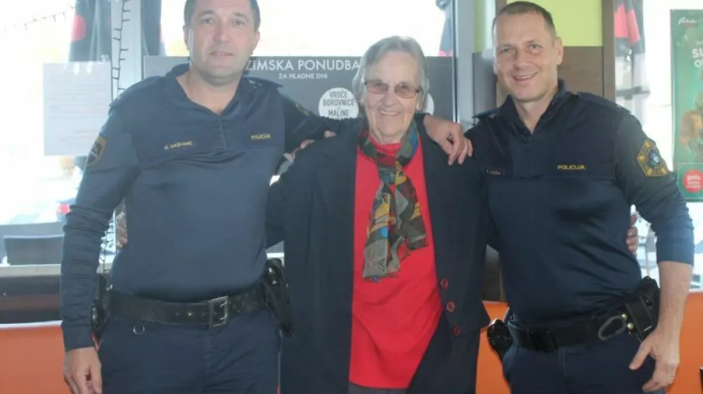 Policista rešila življenje starejši občanki. 