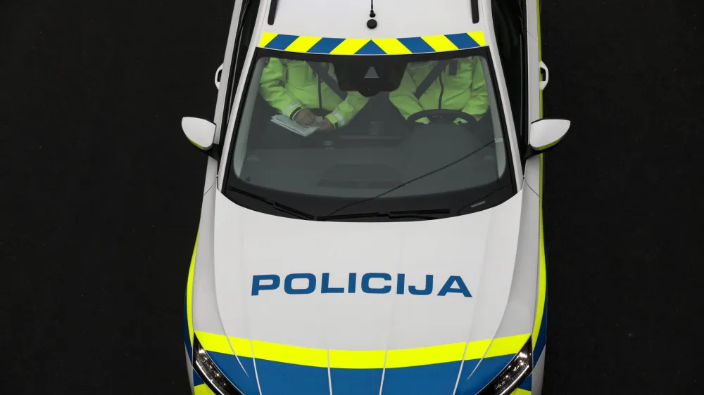 - simbolična fotografija - policija - policijski avto <br><br>- 23.10.2022 &ndash; 26. Ljubljanski maraton 2022 - največji teka&scaron;ki dogodek v Sloveniji -<br><br> <br><br>//FOTO: Luka Cjuha