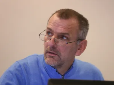 strokovnjak za tehnologijo pri Zvezi potro&scaron;nikov Slovenije Bo&scaron;tjan Okorn- 09.04.2018 - novinarska konferenca v zvezi z vložitvijo skupne tožbe zoper Volkswagen AG,  //FOTO: Luka Cjuha.