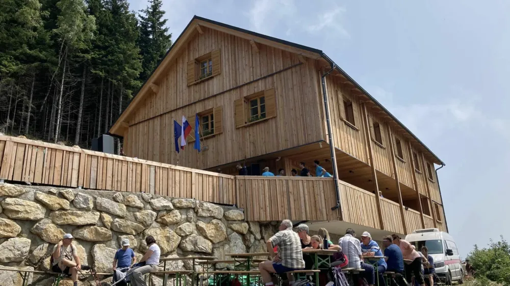 S 1. decembrom je Mozirska koča ponovno odprla svoja vrata.&nbsp;