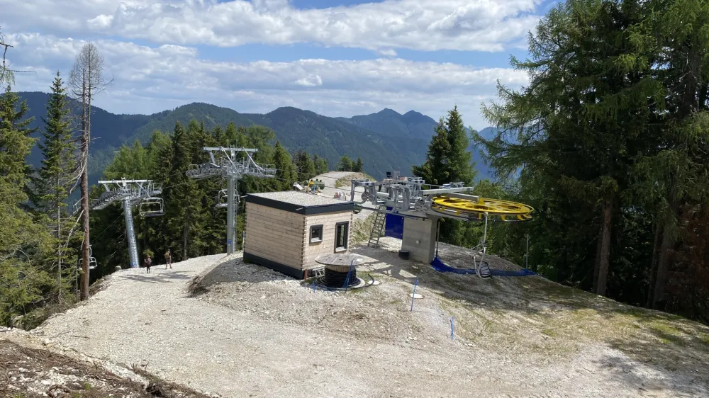 V času, ko divji petelin potrebuje mir, bo sedežnica Vitranc mirovala, prav tako bo zaprt Mojčin dom. 