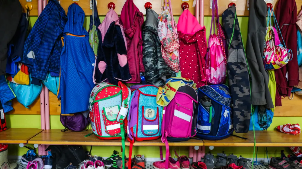 ﻿- šolska garderoba - šolska torba - šolstvo - <br><br><br>- 30.05.2019 - Osnovna šola OŠ 8 talcev Logatec, Notranjska Cesta 3, //FOTO: Bojan Velikonja