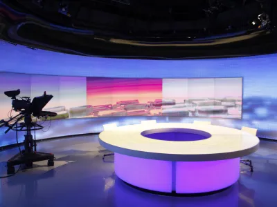 - prenovljeni studio Dnevnika in Odmevov, RTV Slo   //FOTO: Jaka Gasar