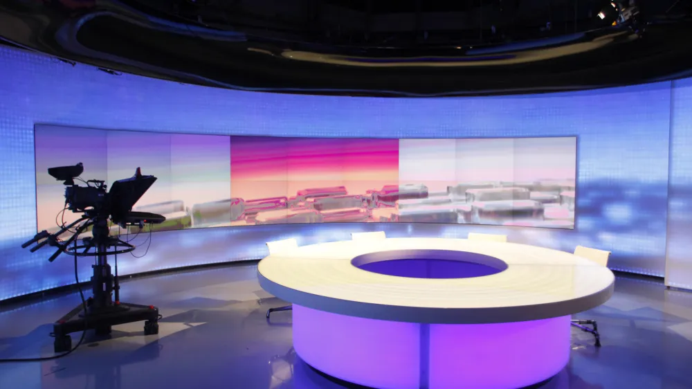 - prenovljeni studio Dnevnika in Odmevov, RTV Slo   //FOTO: Jaka Gasar