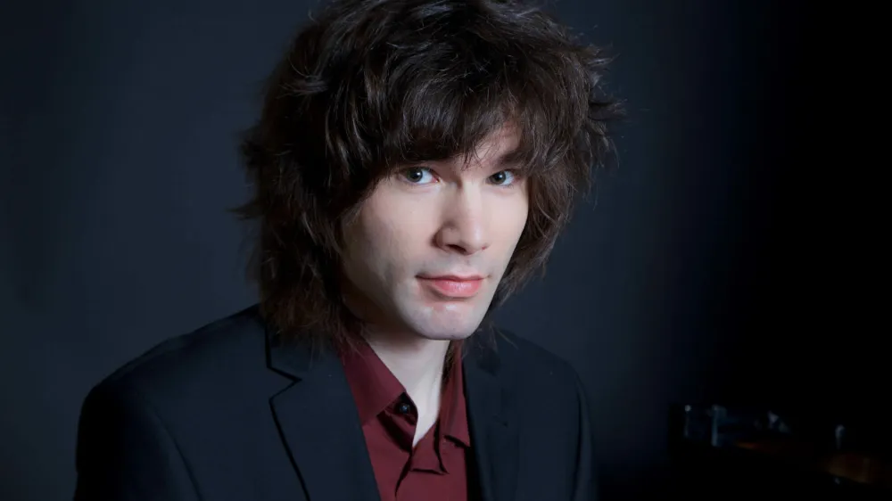 S Simfoničnim orkestrom RTV Slovenija je nastopil pianist Tim Jančar.&nbsp;