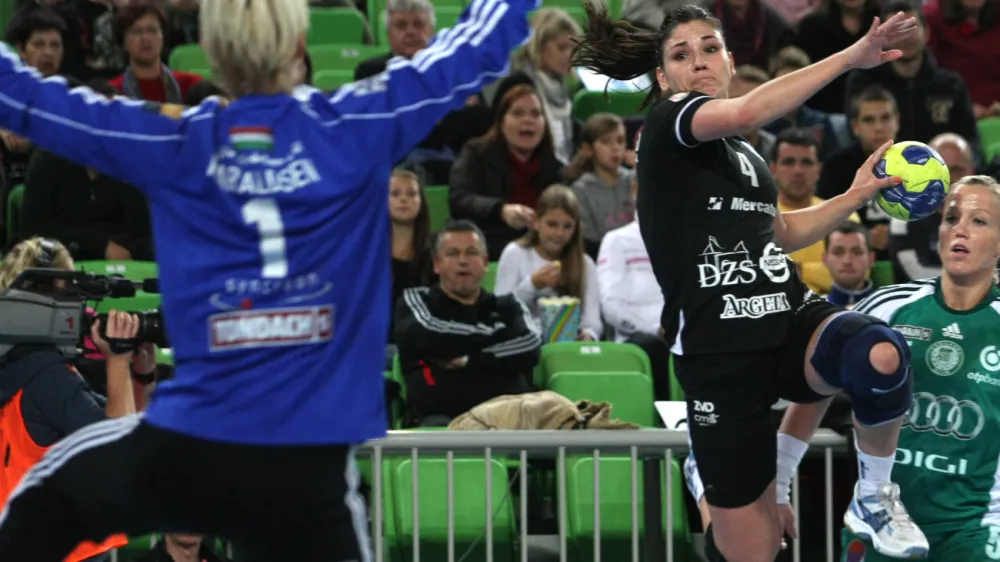 Martin Berenguer Carmen<br><br><br>- rokomet - Krim Mercator: Gy&ouml;r, liga prvakinj, skupina B - 3. krog:<br>- rokometa&scaron;ice Krima so izgubile proti Gy&ouml;ru z 20:31<br><br>        <br><br><br><br>//FOTO: Jaka Gasar