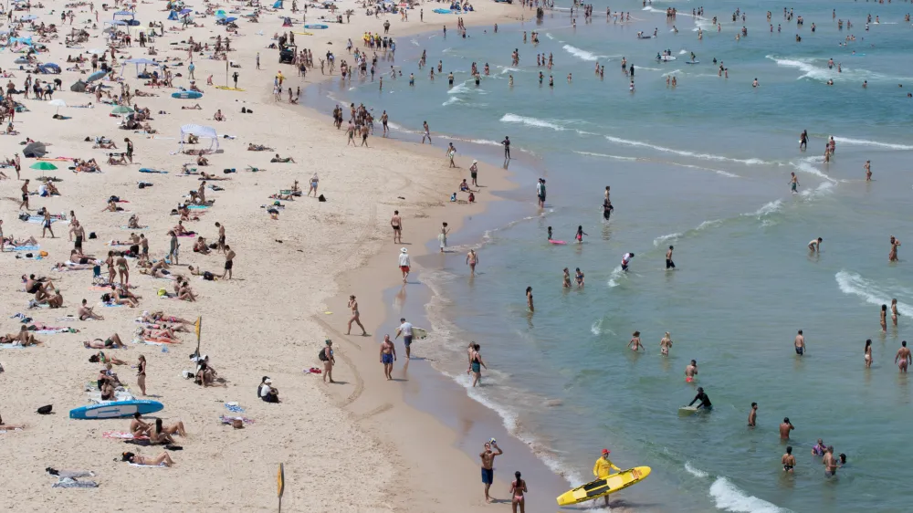 People at Bondi beach in Sydney, Saturday, December 9 2023. A heatwave across four states has led to numerous outback towns reaching temps into the 40Cs, raising concerns for bushfires and workplace safety. (AAP Image/Brent Lewin) NO ARCHIVING