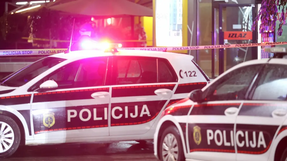 Sredi Sarajeva sta dva zamaskirana mo&scaron;ka do smrti ustrelila &scaron;vedskega državljana, domnevno naj bi bil vodja mamilarske tolpe. 