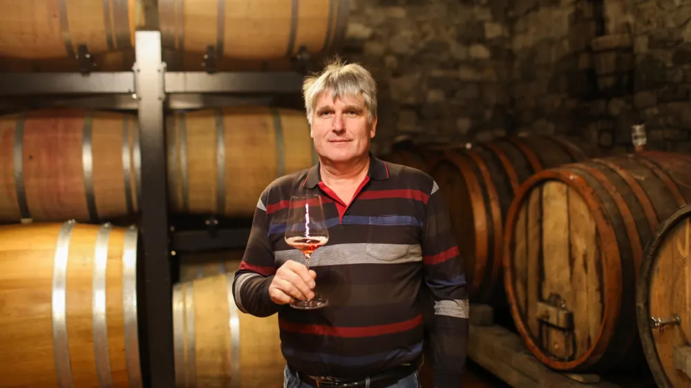 07.12.2023. - Igor Sanabor, vinar pri Vina Sanabor, Ravnje na Krasu.//FOTO: Bojan Velikonja