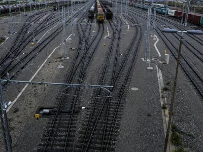 ﻿- 25.11.2016 - Koper - infrastrukturni projekt Drugi tir - izgradnja drugega železniškega tira med Divačo in Koprom v dolžini 27 kilometrov - železniška proga - železniški tir - železnica - Slovenske železnice (SŽ)  //FOTO: Jaka Gasar