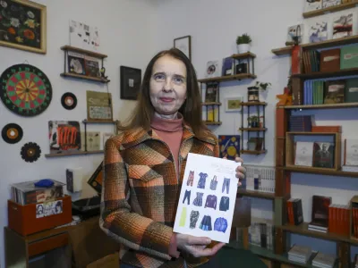 - 14.12.2023 - Marija Mojca Pungerčar, likovna umetnica, kostumografinja in urednica - avtorica knjige Osebna koda obleke //FOTO: Luka Cjuha