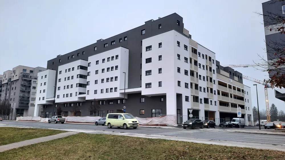 Stanovanjska soseska ob &Scaron;martinski cesti, ki jo gradi družba Koss. 88 stanovanj v soseski bo kupil Javni stanovanjski sklad Mestne občine Ljubljana