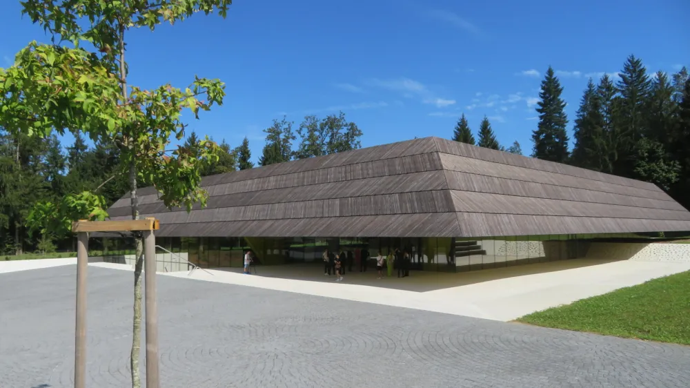 Novogradnja bazenskega kompleksa v Če&scaron;či vasi avtorjev arhitekturnega biroja Enota. Foto: Dragana Stanković