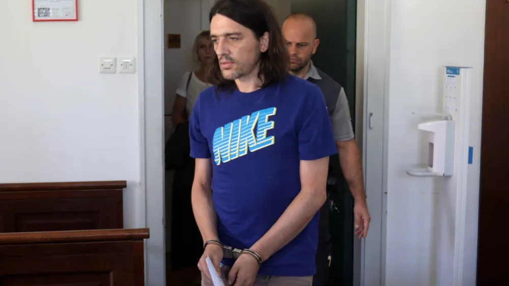 Nika Stariho zadnje čase le redko pripeljejo na sodišče, vse več je narokov, ki potekajo prek videokonference. 