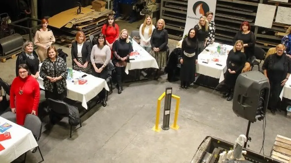 Rudarske princese, uspe&scaron;ne ženske iz Zasavja ali z njim tako ali drugače povezane, so tokrat ustvarjale v proizvodni hali podjetja Katapult Metal.&nbsp;