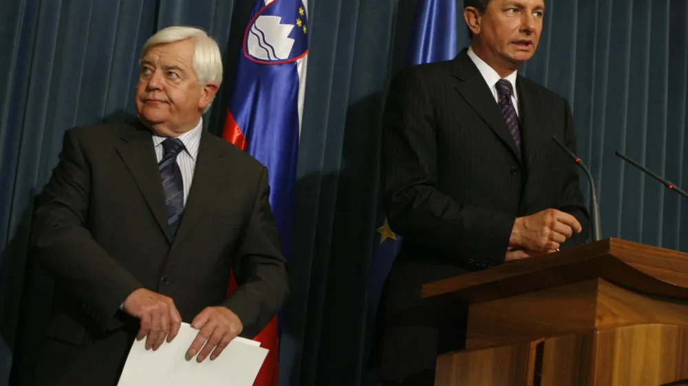 predsednik vlade Borut Pahor in njegov posebni poročevalec za BiH in biv&scaron;i predsednik republike Milan Kučan <br><br><br>- vlada prvega slovenskega predsednika Milana Kučana imenovala za posebnega svetovalca predsednika vlade za ugotovitev možnosti izvedbe ustavnih reform v BiH, <br><br><br>/FOTO: Bojan Velikonja