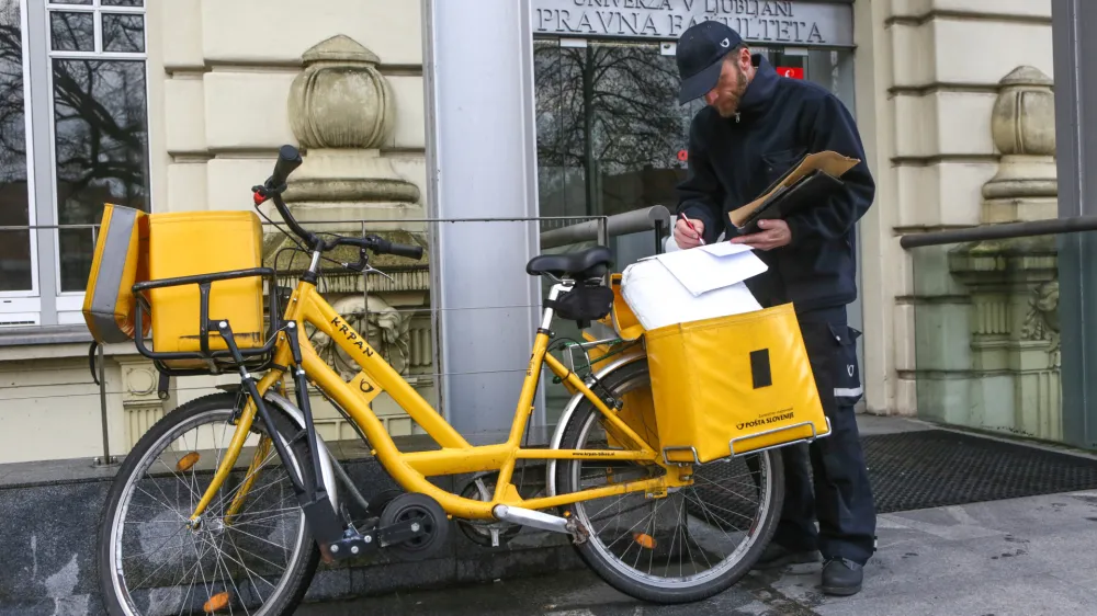 Zakon in podzakonski akti določajo, da bodo blagovne po&scaron;iljke &raquo;praviloma v vsaj 80 odstotkih prenesene v dveh delovnih dneh in v vsaj 95 odstotkih v treh delovnih dneh&laquo;. A ne v primeru vi&scaron;je sile.&nbsp;