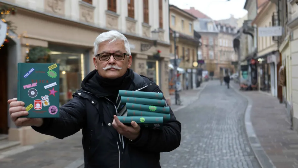 Jaka Prijatelj, avtor knjige o Trubarjevi ulici z naslovom Ulica, Ljubljanska Trubarjeva skozi Čas <br><br>- 20.12.2023 - Starinarnica Carniola Antiqua, Trubarjeva cesta 9, <br><br>//FOTO: Tomaž Skale<br>