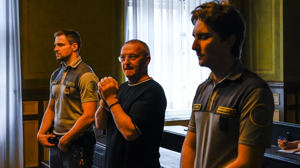 Marjan Elemir Rozman obtožbo o dveh poskusih uboja odločno zanika. 