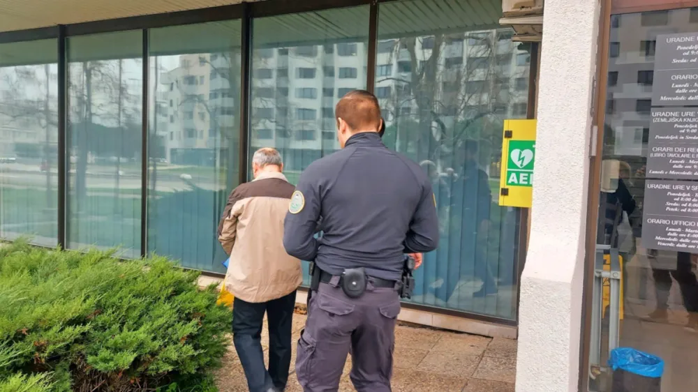 Sijan Pretnar oče posilil hčerke