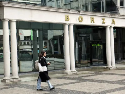 Za povprečne vlagatelje, ki občasno pogledajo svoje stanje delnic, večino premoženja pa hranijo v bankah, bi bilo po mnenju vodje upravljanja delniških naložb v družbi Generali Investments Aleša Lokarja smiselno, da nekaj prihrankov vložijo na Ljubljanski borzi. 