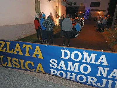 Maribor - Hoče - Zlata Lisica - zbor organizatorjev in pripravljalcev proge v Hočah - Rečnik - - - Avtor: Sa&scaron;o Bizjak