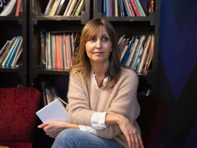 - 03.01.2024 - Milijana Cunta, pesnica - dobitnica nagrade Pre&scaron;ernovega sklada 2024 za pesni&scaron;ko zbirko z naslovom Nekajkrat smo za&scaron;li, zdaj se vračamo (2023) //FOTO: Nik Erik Neubauer