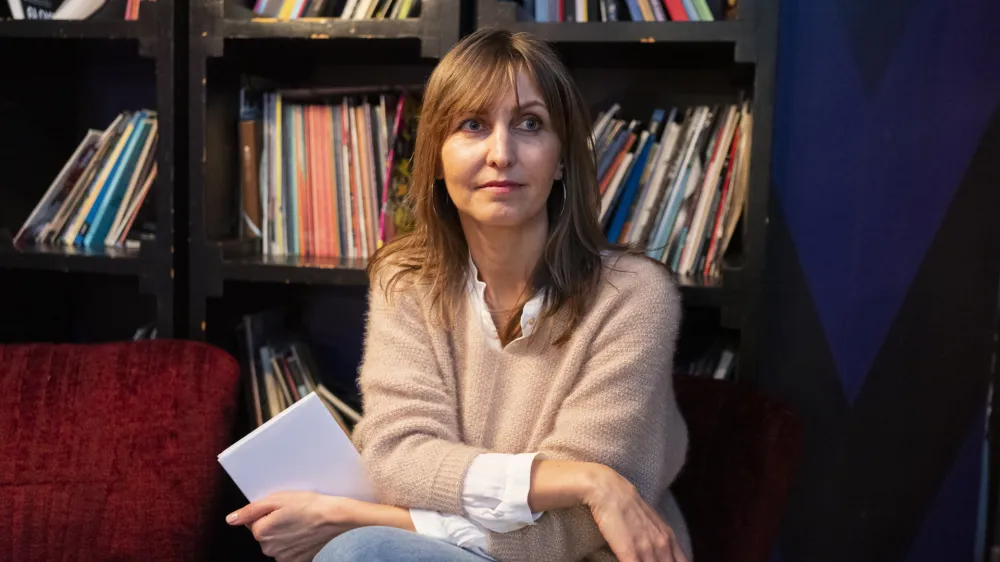 - 03.01.2024 - Milijana Cunta, pesnica - dobitnica nagrade Prešernovega sklada 2024 za pesniško zbirko z naslovom Nekajkrat smo zašli, zdaj se vračamo (2023) //FOTO: Nik Erik Neubauer