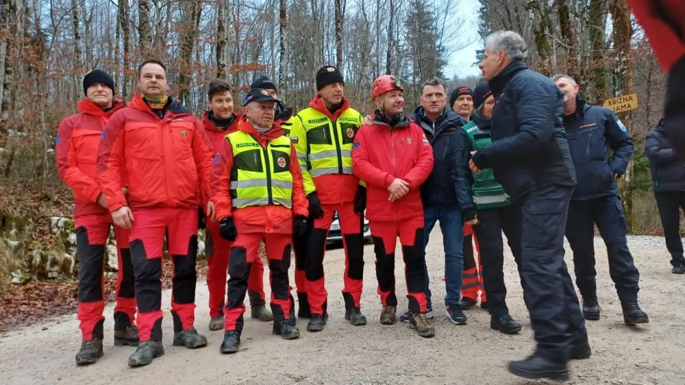 Reševelci Križna jama