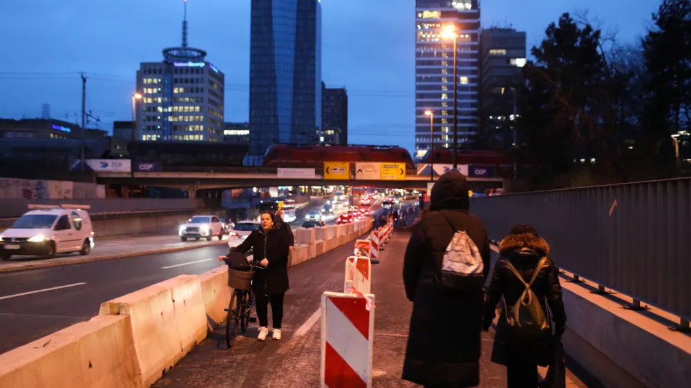 08.01.2023. Delna zapora Dunajske ceste pri železni&scaron;kem nadvozu. Foto:Bojan Velikonja