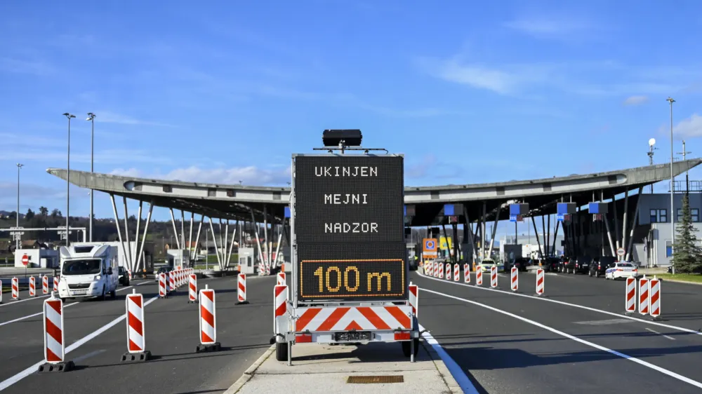 - mejni prehod Obrežje po 31 letih ukinil mejni nadzor - slovensko - hrvaška meja - ukinjen mejni nadzor<br><br>- 1.1.2023 – Vstop Hrvaške v schengensko in evrsko območje.<br><br>//FOTO: Nik Erik Neubauer