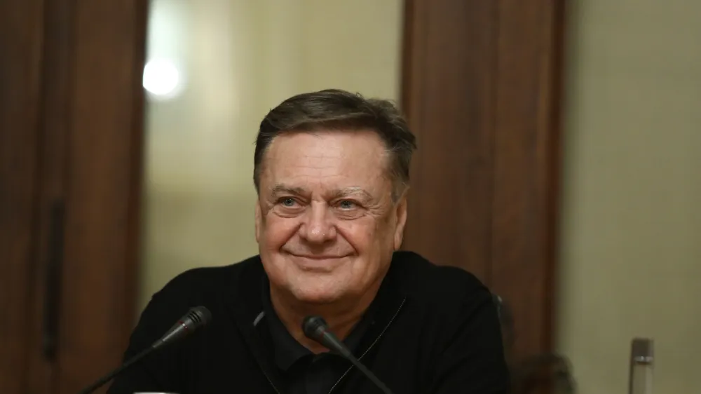 ljubljanski župan Zoran Janković<br><br>- 10.01.2023 - MOL - novinarska konferenca ljubljanskega župana Zorana Jankovića - predstavili nova direktorja Javnega holdinga Ljubljana in javnega podjetja Voka Snaga ter novo vodjo Oddelka za gospodarske dejavnosti in promet<br><br> <br><br>//FOTO: Luka Cjuha