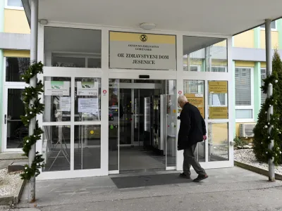 Zdravstveni dom Jesenice- 09.01.2024 – Jesenice – izpad vodovodnega omrežja – okvara distribucijskega vodovoda Peričnik - motnje pri oskrbi s pitno vodo //FOTO: Nik Erik Neubauer