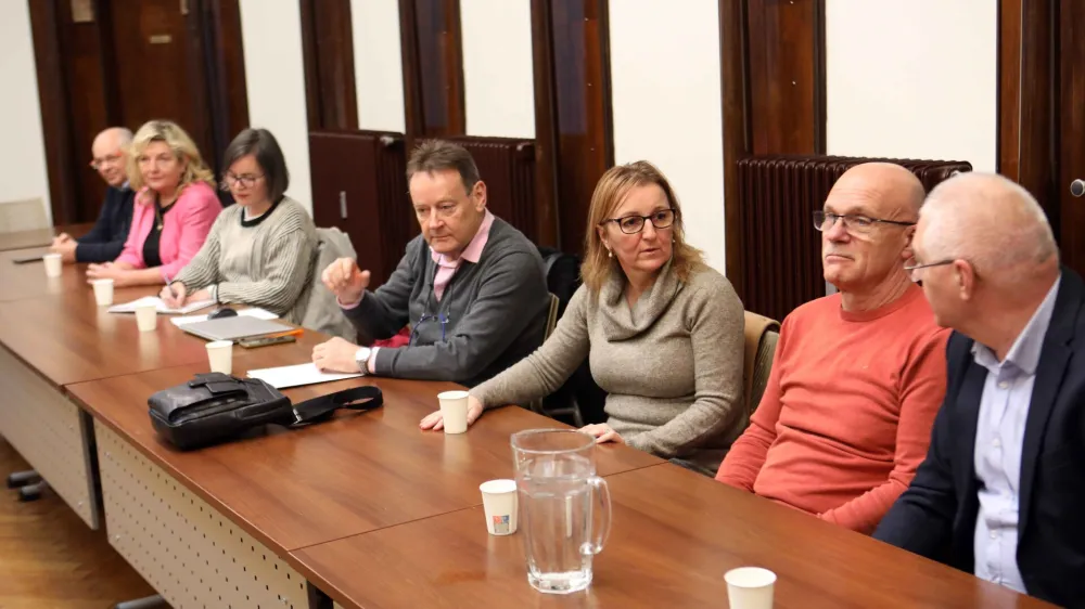 pogajalci FIDES, predsednik FIDES Damjan Polh<br><br>- 10.01.2024 – pogajanja med vladno pogajalsko stranjo in sindikatom zdravnikov in zobozdravnikov FIDES o njihovih stavkovnih zahtevah – opozorikna stavka zdravnikov in zobozdravnikov<br><br>//FOTO: Tomaž Skale<br>