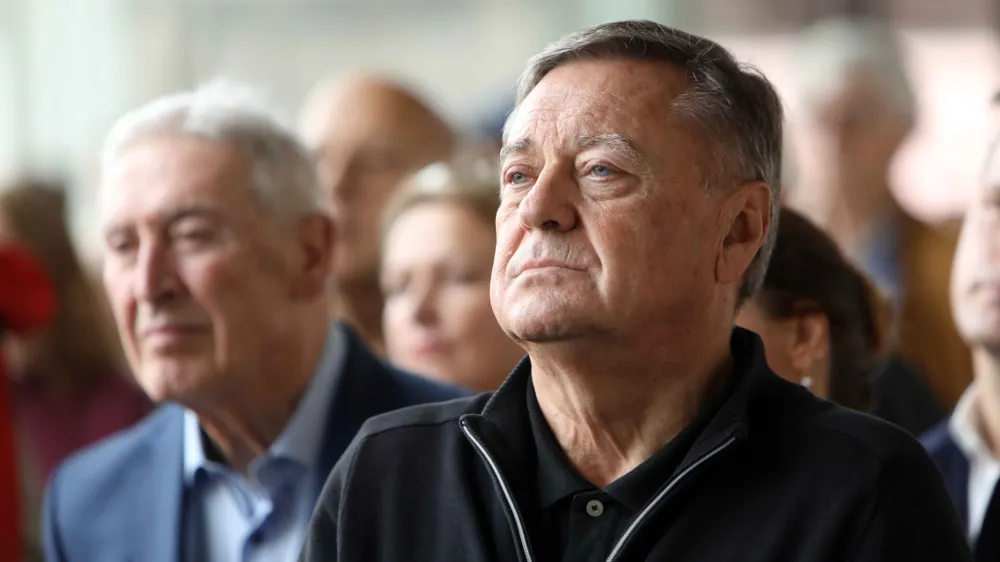 ljubljanski župan Zoran Janković<br><br>- 24.10.2023 – Center ROG – Park izbrisanih - razgrnitev obeležja izbrisanim, ki je nastal na pobudo Civilne iniciative izbrisanih aktivistov in Amnesty International Slovenija ob podpori Centra Rog;<br><br>//FOTO: <br>