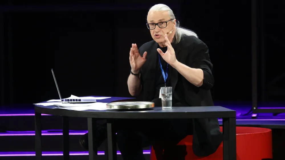 Marcel Štefančič- 09.05.2022 – Oddaja Studio City v Slovenskem mladinskem gledališču - Dan zmage z Marcelom - nekdanjega voditelja oddaje Studio City na RTV Marcela Štefančiča ter njegove goste in kolumniste je gostil oder Slovenskega mladinskega gledališča.  //FOTO: Luka Cjuha