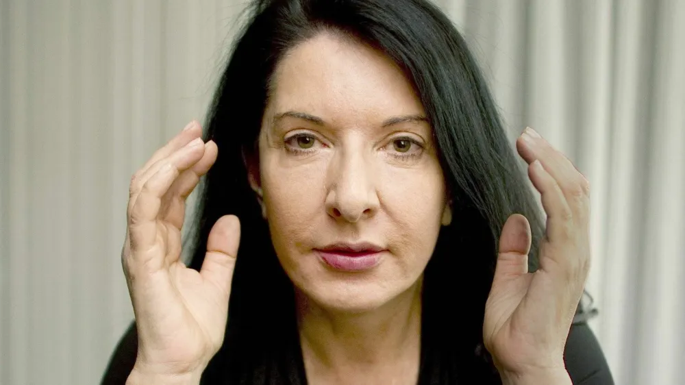 Velneški produkt, ki ga je zastavila Marina Abramović, oživlja starodavne skrivnosti dolgoživosti.