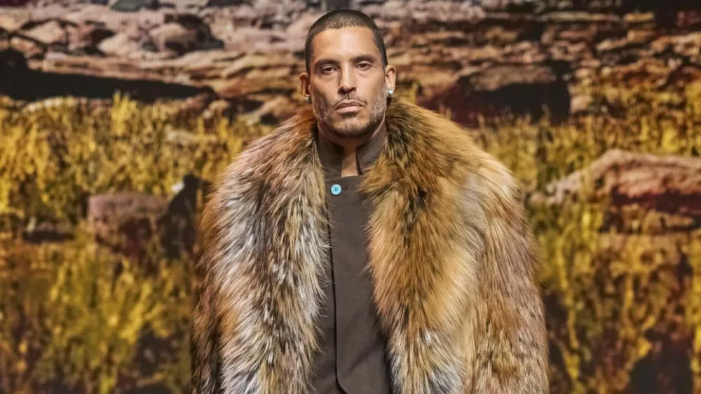 Nova kolekcija znamke Louis Vuitton za moške je navdihnjena z zahodno kulturo v kombinaciji z brezčasno zahodno estetiko. 