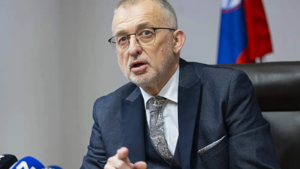 Ljubljana, Sodni svet.<br>Izjava za medije predsednika Sodnega sveta Vladimirja Horvata glede izvrsitve odlocbe ustavnega sodisca na temo problematike sodniskih plac.