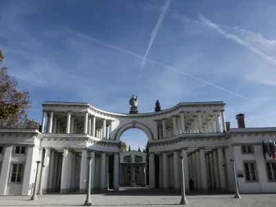 - 26.10.2017 - Pokopališče ljubljanske Žale - urejenje in krašenje grobov - Dan spomina na mrtve in praznik vseh svetih, dan mrtvih - <br> <br> <br>//FOTO: Luka Cjuha.