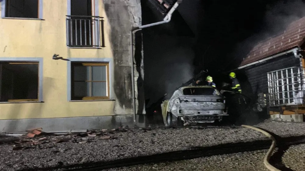 Zagorela stavba v Mirni Peči.