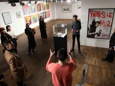 - 18.01.2024 – Čopova 14 v Ljubljani - razstava grafik ustvarjalca in političnega aktivista Banksyja - grafiti in dela britanskega uličnega umetnika, ki deluje pod umetniškem imenom Banksy - //FOTO: Tomaž Skale