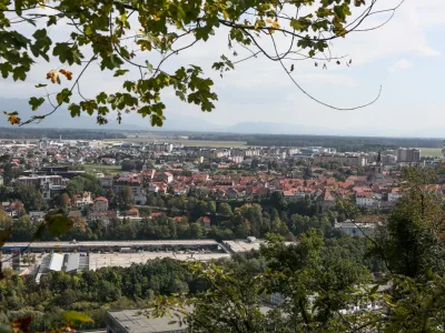 »Postopke lahko v Kranju začnemo izvajati že jutri, vendar na odločitev pristojnih še čakamo,« zagotavljajo v kranjski občini.