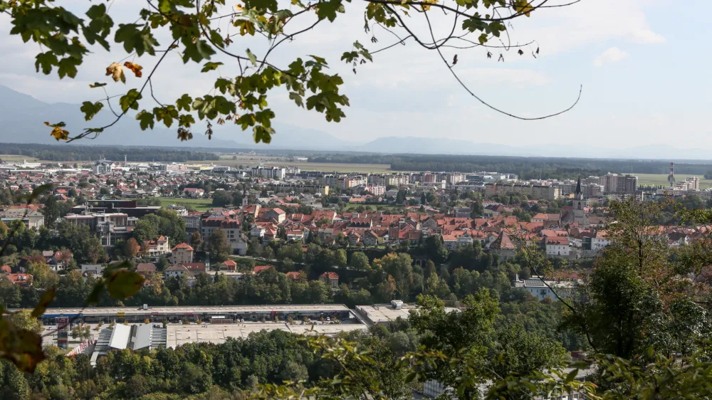 »Postopke lahko v Kranju začnemo izvajati že jutri, vendar na odločitev pristojnih še čakamo,« zagotavljajo v kranjski občini.